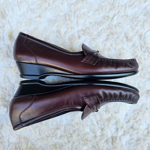 Burgundy Leather Loafer SAS Easier Size 8.5 S Tripad Comfort Red Moccasins EUC - Picture 12 of 13